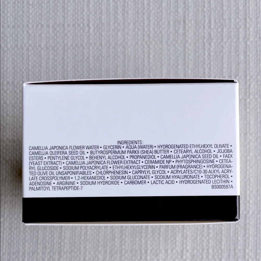 CHANEL N°1 De Chanel Red Camellia Cream full sized
